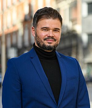 Gabriel Rufián Portavoz de Esquerra Republicana en el Congreso de los diputados (cropped).jpg