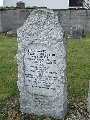 Grave of Sir Edward Appleton - geograph.org.uk - 1234267