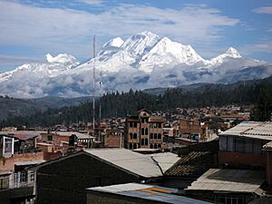 Nevado Huascarán desde el distrito de Independencia en Huaraz.