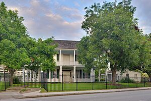 Kellum-Noble House (HDR)