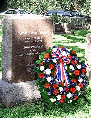 Lyndon Baines Johnson grave cropped
