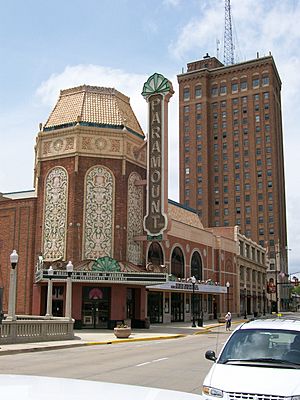 Paramount-LeLand.JPG