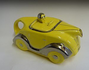 Sadler car teapot 30s