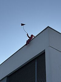 Sculpture "la petite fille au cerf-volant" de James Colomina