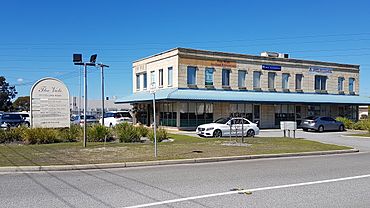 Willetton Collins - The Vale on Collins.jpg