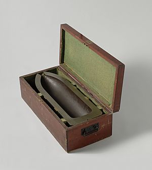 23 cm Granaat in houten kist, NG-MC-1286