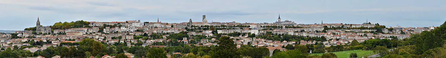Angoulême 16 Le plateau vu de Saint-Martin 2014
