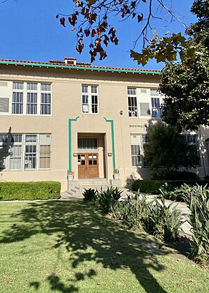 Brentwood Science Magnet Elementary School 740 S Gretna Green Way, Los Angeles, CA 90049 01