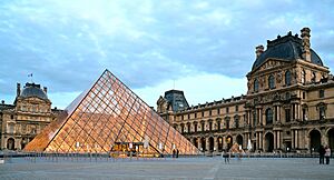 Louvre Museum (27128035747).jpg