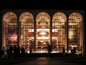 Metropolitan Opera House At Lincoln Center 2
