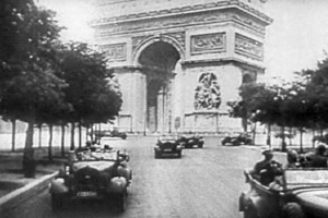 Nazi-parading-in-elysian-fields-paris-desert-1940