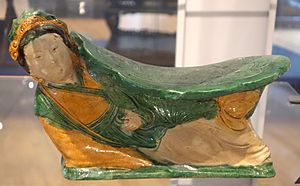 Pillow, China, Jin dynasty, 1115-1234, glazed earthenware - Royal Ontario Museum - DSC04261
