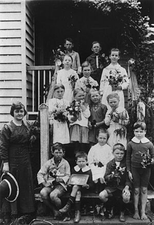 StateLibQld 1 211448 Pupils of Whichello School in the Toowoomba district, Quensland, 1920