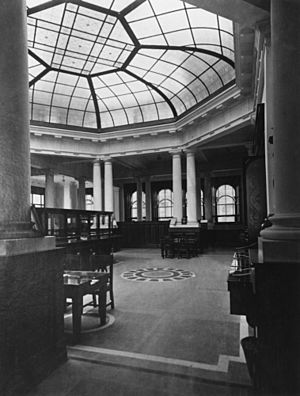 StateLibQld 1 93324 Interior view of the Queensland National Bank, Brisbane, 1922