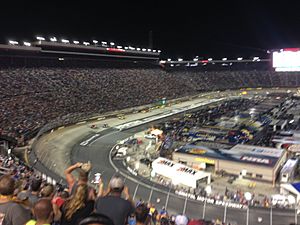 2016 Bass Pro Shops NRA Night Race from turn 2