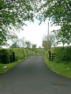 Approach to Beanscroft - geograph.org.uk - 177912