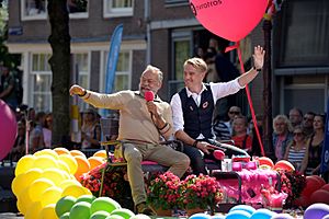 Canal Parade Amsterdam - EuroPride 2016 - PvdA (28812035936)