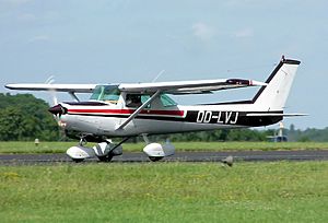 Cessna.fa152.aerobat.oo-lvj.arp