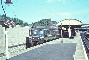 Clevedon branch train waits at Yatton on 31 Aug 1962 IMG 0034 (500x336) GHP