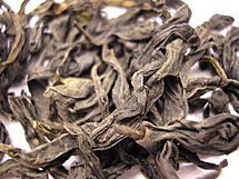 Fo Shou Oolong tea leaf close.jpg