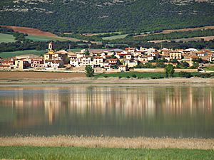 Gallocanta, pueblo a orillas de la laguna.jpg