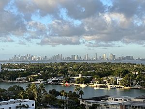 Vue de Miami Downtown depuis Miami Beach en février 2022 (2)
