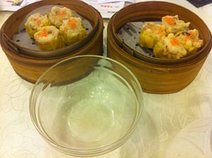 HK Sheung Wan morning tea Dim Sum 燒賣 Shaomai n Glass bowl Feb-2012