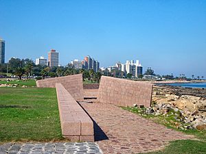 Holocaust Memorial, Montevideo 01.jpg