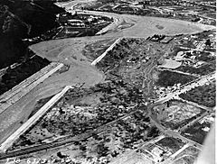 Los Angeles River - flood of 1938 aerial view above Victory Blvd (SPCOL20).jpg