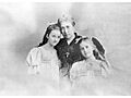 Margarethe Krupp mit ihren Töchtern Barbara und Bertha
