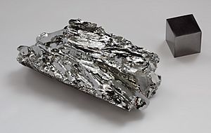 Molybdenum crystaline fragment and 1cm3 cube