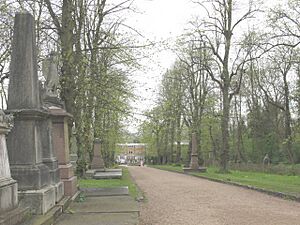 Nunhead cemetery, main drive - geograph.org.uk - 779408