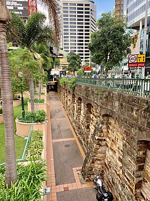 Petrie Bight Retaining Wall, Queen Street, Brisbane 01.jpg