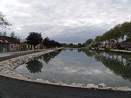 The Haute-Seine canal in Méry-sur-Seine
