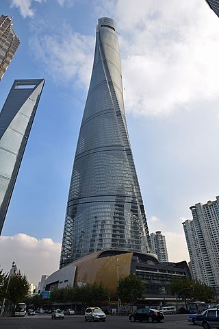 Shanghai Tower 2015.jpg