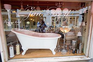 Slipper bathtub in Amsterdam store window