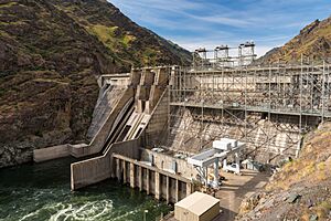 Snake River, Hell's Canyon Dam - DPLA - 3388c494be113a0741a34f3e564b98ad