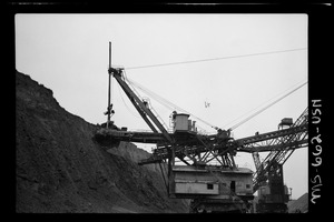 The United Electric Coal Co's. Cuba Mine, Cuba, Fulton County, Illinois. Largest dirt moving machine in USA used for strip mine operations at Cuba, Illinois - DPLA - fee4e96336d14cd78f1805eef087b803f
