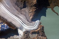 The terminus of the Viedma Glacier, 2 kilometers across where it enters Lake Viedma.jpg