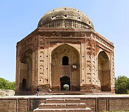 Tomb of Khan-e-Jahan Bahadur Kokaltash 01