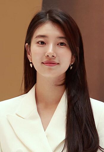 Bae Suzy at OB Beer Hanmac 'As Smooth As Possible' campaign, 3 April 2024 04.jpg