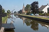 Berkel en Rodenrijs, vliet langs Noordeindeseweg met de Sint Petruskerk op de achtergrond IMG 0201 2021-08-05 11.54