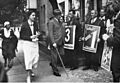 Bundesarchiv B 145 Bild-P046304, General Kurt v. Schleicher vor Wahllokal
