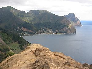 Isla Juan Fernandez (vista hacia Robinson Crusoe desde Montaña)