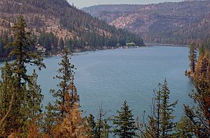 Lake Billy Chinook, Deschutes National Forest, Oregon (photo by Bob Nichol)