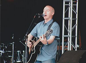 Midge Ure, Guilfest 2004 (11861733816)