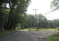 Intersection of Beacon Hill Road and Reids Hill Road