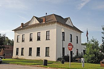 OLD MCDONALD COUNTY COURTHOUSE, PINEVILLE, MO.jpg