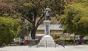 Plaza Cristobal Mendoza