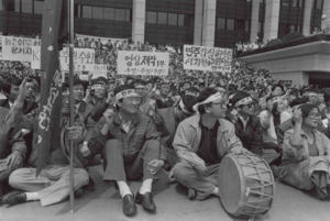 Protest by journalists 1990-04-17